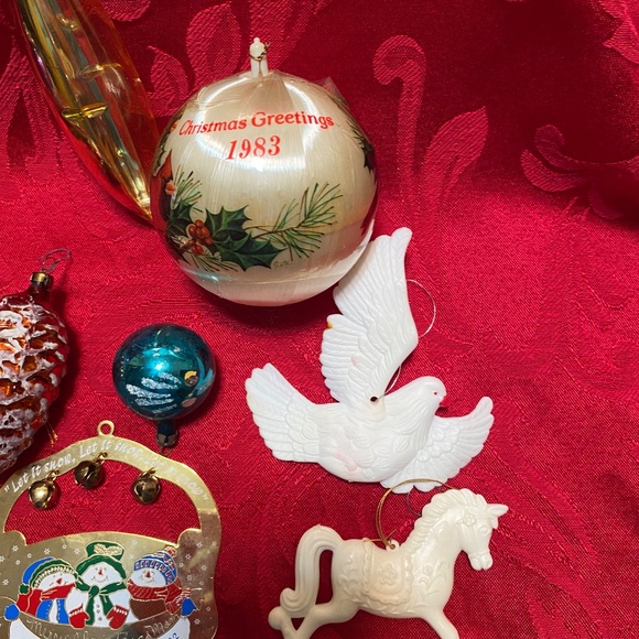 Assorted Christmas Holiday Decorations - Picture 4 of 6